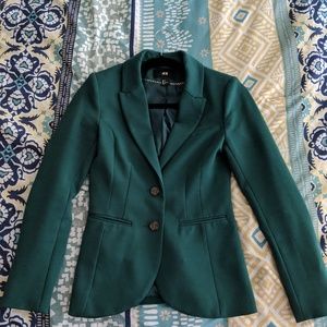 Fitted green blazer
